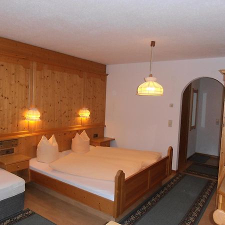 Haus Dorfplatz Hotel Galtür Cameră foto